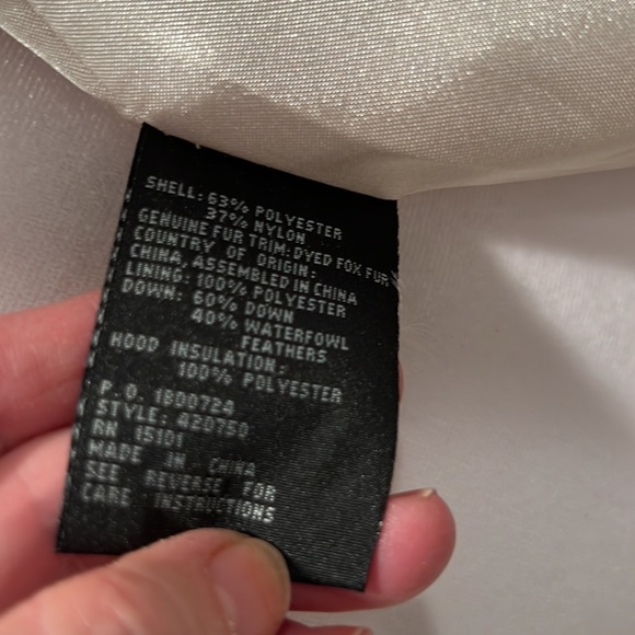 I Madison down jacket with fox fur trim on removable hood. - Picture 8 of 10